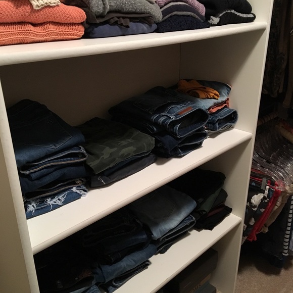 Meet your Posher! Please read๐ - Picture 3 of 5